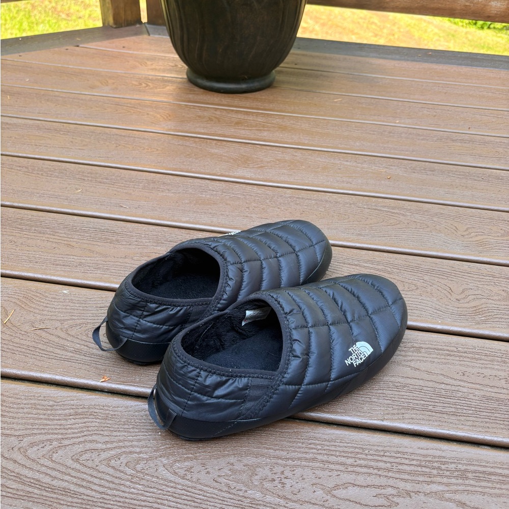The North Face Black Down slippers